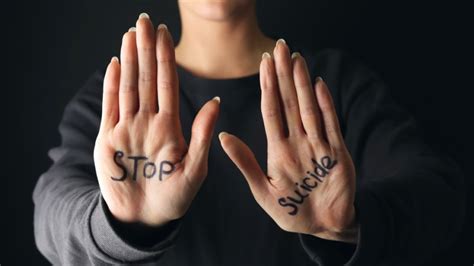 Suicidium) es el acto por el que una persona se provoca la muerte de forma intencionada. Lanzan campaña para evitar suicidios entre los ...