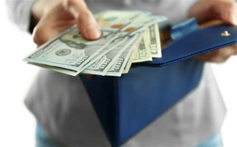 Keep track of all your expenses—that means every coffee, household item and cash tip. How to Manage your Money Better in 2020 | MoreDividends.com