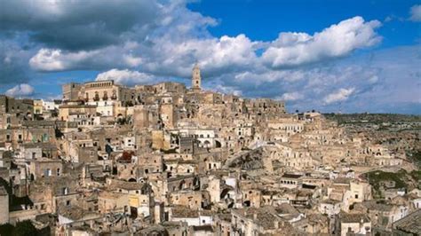 Matera is a town and a province in the region of basilicata, in southern italy. Avellino Bari Matera Caserta quale città più a sud ...