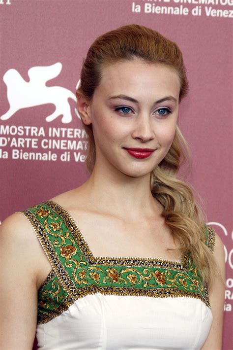 How do we know they're the hottest? Sarah Gadon photo 19 of 108 pics, wallpaper - photo ...
