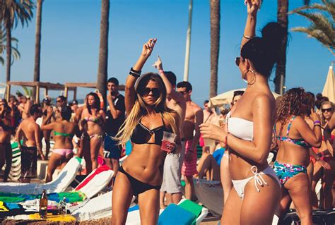 The complex offers modern apartments with stylish décor. Cheap Holidays to Playa d'en Bossa - Ibiza - Spain - Cheap ...
