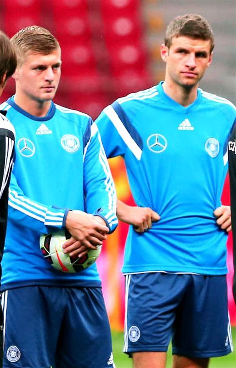 Thomas muller | томас мюллер. Thomas Müller and Toni Kroos oct 2014 | Toni kroos, Thomas ...