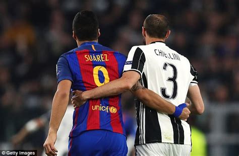 The internet wins again with this hilarious gif posted on twitter depicting liverpool and uruguays striker luis suarez as jaws following his bite on italian defender giorgio chiellini. Giorgio Chiellini and Luis Suarez finally make friends ...