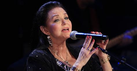 Country singer Crystal Gayle coming to Salisbury