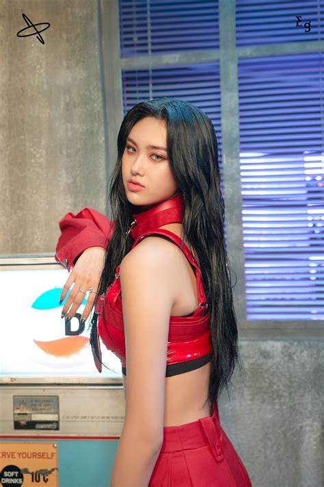 unfiltered cam everglow aisha(아샤) 'la di da' 4k | be original. Aisha (Everglow) Profile and Facts (Updated!)