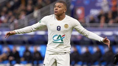 Kylian mbappe, on the scoresheet as france won the world cup, will be the world's best player, says ronaldo, 33, and messi, 31, have been considered the best players in the world for a decade. Kylian Mbappe Cristiano Ronaldo Leo Messi Robert ...