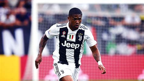 Born 14 september 1990), commonly known as douglas costa or simply douglas, is a brazilian footballer who plays for german club bayern munich and brazil as a winger. Douglas Costa se la… cava a metà: "solo" 4 le giornate di ...