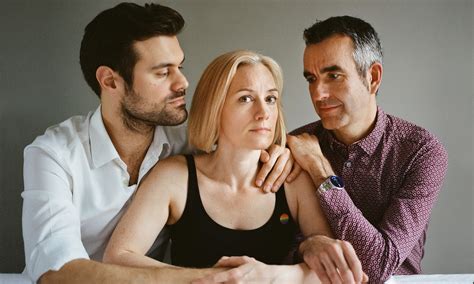 Polyamorie stellt alle beteiligten vor große herausforderungen. bild.de, 24. Polyamory in the News: "Discovering my true sexual self ...