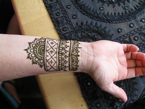 The various application processes used are incredibly interesting and allow an artist to stain your skin temporarily, generally a couple of days or weeks depending on. Beautiful Henna Tattoo Designs For Your Wrist