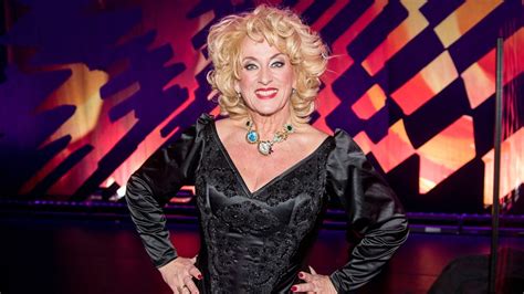 Karin bloemen is a dutch actress and singer. Karin Bloemen deelt hartstikke leuk babynieuws | RTL Nieuws