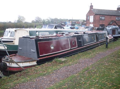 Teal color is a blend of green and blue in a range of proportions that may range from a brightest of lime yellowish blue to almost dark bluish slate. Narrowboat Star: December 2011