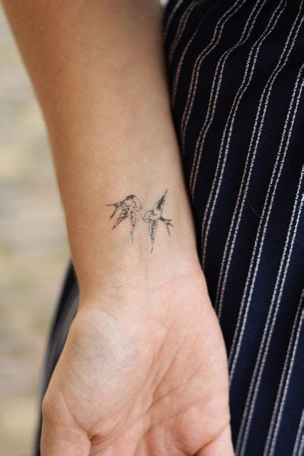 See more ideas about tattoos, birds tattoo, tattoo designs. For | http://tattoo-design.flappyhouse.com | Kleine ...