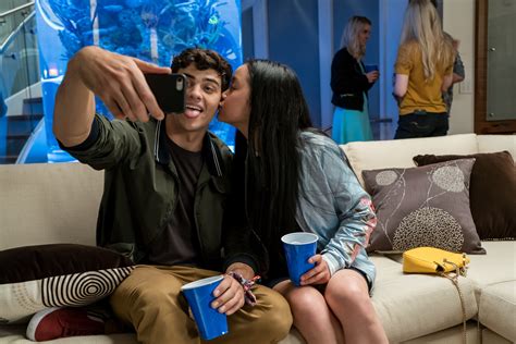 Четверг, 12 сентября 2019 г. Lana Condor Talks Noah Centineo's Napping Photo and 'To ...