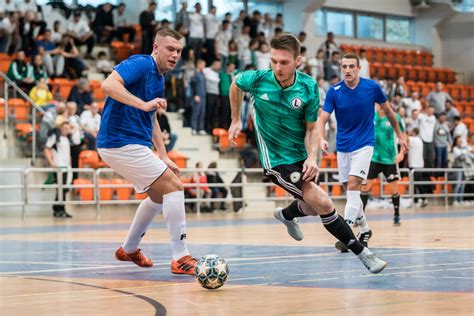 Wideo, aktualności, bilety, zdjęcia, terminarz, transmisje, relacje na żywo i bramki z meczów legii warszawa! Legia.Net - Legia Warszawa - Futsal: Legia z pucharem!