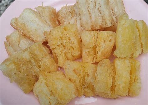 Membuat singkong goreng atau bahasa kerennya pohong goreng ini memang membutuhkan sedikit trik khusus agar hasilnya punel, empuk dan merekah rendam singkong tersebut kurang lebih 60 menit agar lebih marem. Resep Singkong Merekah Anti Gagal / Ternyata Begini Cara ...