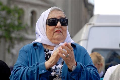 La titular de la asociación madres de plaza de mayo, hebe de bonafini, afirmó que muchas de las cosas que soñaron nuestros hijos ya se cumplieron, luego. Hebe de Bonafini y la confusión de los símbolos