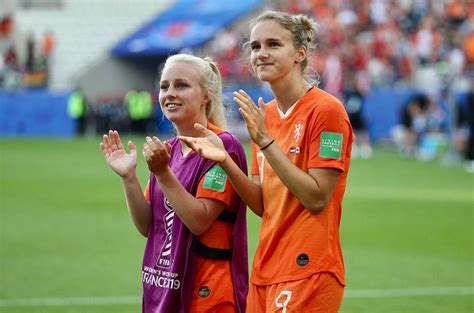 Our new signing was only 10 years old when we faced charlton in the 2004 women's fa cup final at loftus road, and she remembers being absolutely mesmerised by our legendary forward, julie fleeting. Vivianne Miedema - Home | Facebook