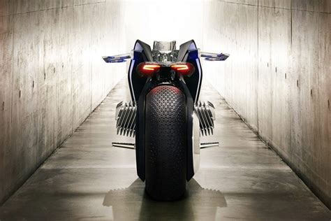 Here, in bmw's own words, are. BMW's Self Balancing Concept Motorcycle | CycleVin