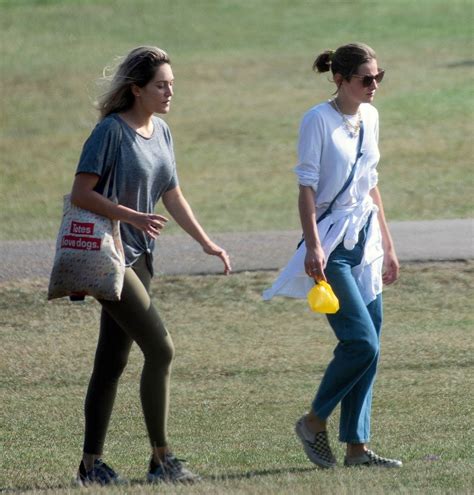 Emma corrin is opening up about her sexuality in her latest instagram post. Emma Corrin Out and About in Hampstead 2020/09/22 - Celebskart