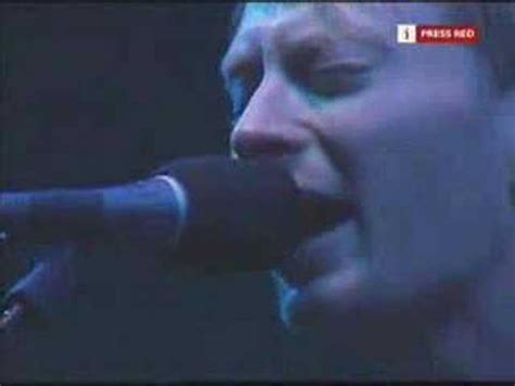 How to play talk show host. Radiohead - Talk Show Host Glastonbury 2003 - YouTube