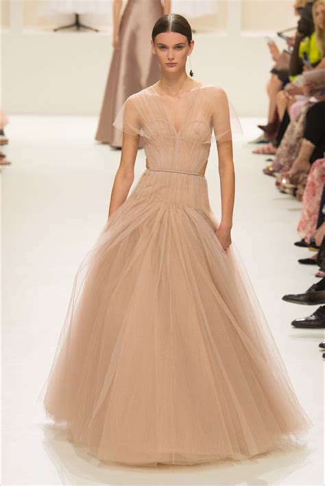 Scopri ricette, idee per la casa, consigli di stile e altre idee da provare. Dior Abiti Da Sera 2019 : Abiti Da Sposa Di Alta Moda 2019 ...