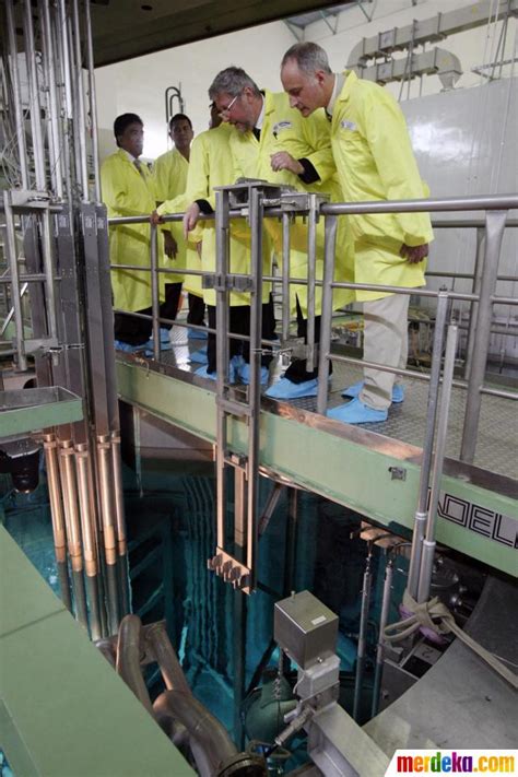 Saat itu, di fasilitas pengolahan bahan bakar nuklir pierrelatte, ilmuwan perancis. Foto : Melihat reaktor nuklir di BATAN Serpong| merdeka.com