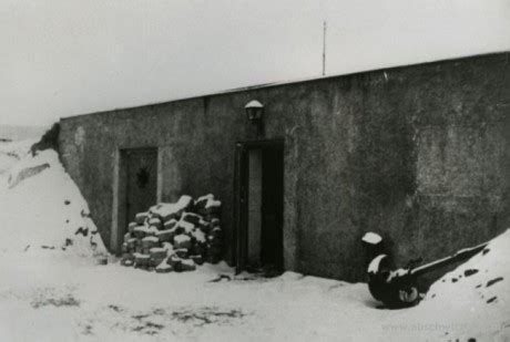 Je to druhý nejmenší světadíl, který je ovšem druhý nejlidnatějš. Koncentrační tábor Osvětim-Auschwitz - Fotoalbum - Dobové foto - Dobové fotky - Krematorium I.jpg