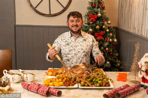 Christmas prime rib dinner beats a traditional turkey dinner any day. English Christmas Dinner / Traditional English Christmas ...