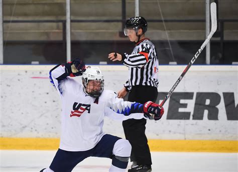 Cole caufield marque son 25e but de la saison après un bel échec avant de son coéquipier. Cole Caufield: The NTDP Scoring Machine