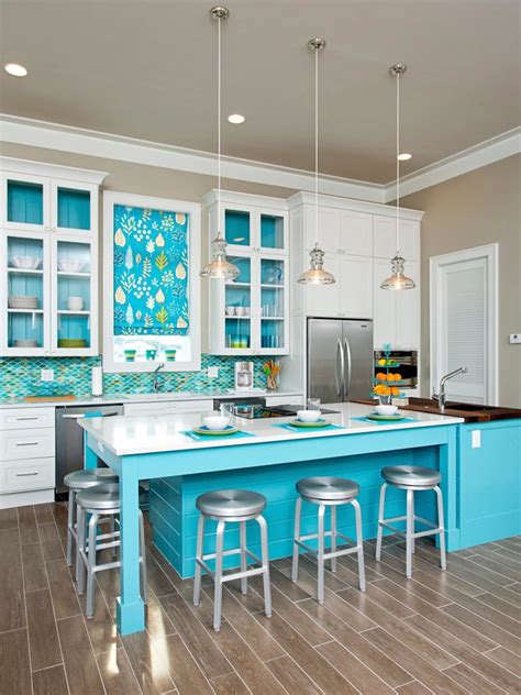 With so many types of house styles, narrowing the list down to your favorite can be overwhelming. 25 Best Beach Style Kitchen Design Ideas