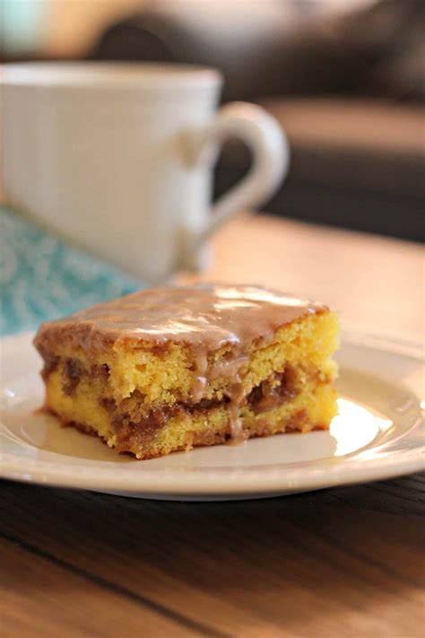 I spent my first semester of college in a small town in eastern kentucky, pippa passes. Duncan Hines Honey Bun Cake Recipe / Honey Bun Cake Recipe ...