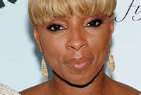 Check out mary j blige's gorgeous blue eye make up and straight blonde hair in a new selfie august 21, 2020 | by olawale mary j blige teased a stunning look in a refreshing media update as she rocked perfect makeup complete with her glamorous hairstyle. Mary J. Blige: Makeup Looks For Blonde Hair And Dark Skin ...