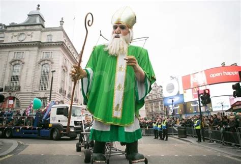 1 del 23/02/2020) e tenuto conto dell'incertezza sui tempi del superamento della situazione, a malincuore annunciamo l'annullamento della manifestazione di quest'anno per le celebrazioni della festa di san patrizio che era prevista dal. St Patrick's Day: parate a Londra per la festività di S ...