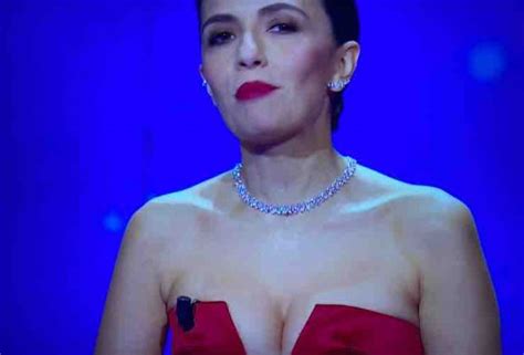 Apr 26, 2021 · laura pausini non vince l'oscar, ma porta a casa un sogno: Canzone Segreta, Serena Rossi rosso fuoco: che décolleté ...