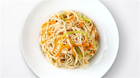 Welcome to momentfood.com, the moment group's out of shop experience, another way to welcome moment into your home. Soy Noodle Salad - Din Tai Fung