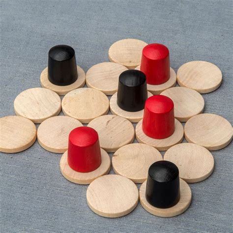 Aquí encontrarás juegos de todos los gustos y colores, y todos te permitirán enfrentarte a un amigo compartiendo teclado. Nonaga - juego de estrategia para 2 jugadores - kinuma.com