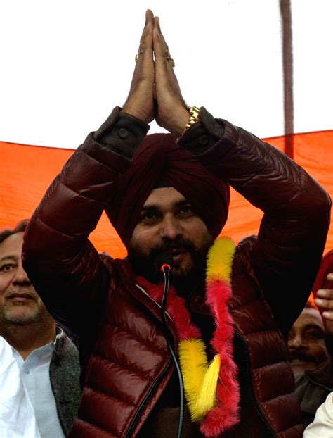 Navjot singh sidhu joins farmer protest in amritsar. Congress election campaign - Navjot Singh Sidhu