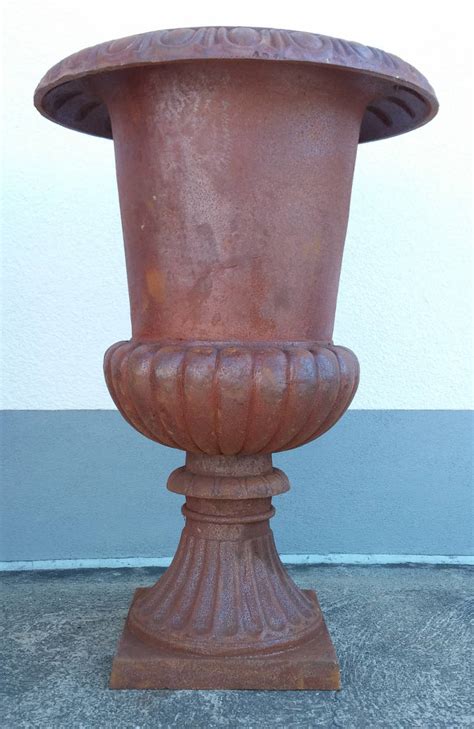 Sie finden bei uns eine grosse auswahl an amphoren, wasserspeier, brunnen, skulpturen, kerzenleuchtern. grosse Amphore 100cm antik rost | Garten Passion.