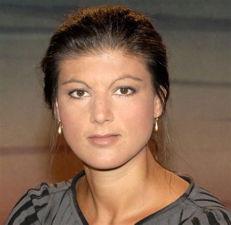 Dass ihr stil an die berühmte sozialistin rosa luxemburg erinnert, sei aber zufall. Etoile Regen sahra wagenknecht sexy timbale kumys