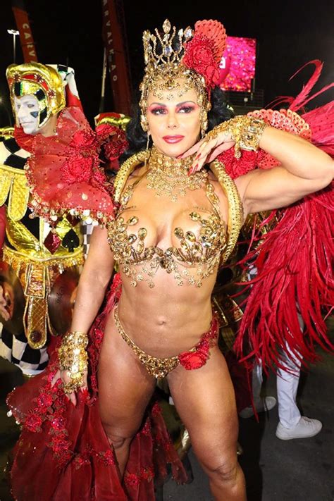 Viviane araujo dos santos (rio de janeiro, 25 de março de 1975), conhecida como viviane araújo, é uma atriz brasileira, que iniciou sua carreira artística como dançarina e modelo. Viviane Araújo desfila como "rainha cigana" no Salgueiro ...