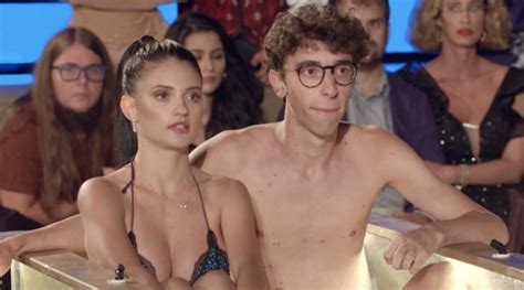 La pupa e il secchione è un programma televisivo di genere intrattenimento che va in onda in prima serata su italia 1. La Pupa e il Secchione e viceversa: eliminata la prima ...