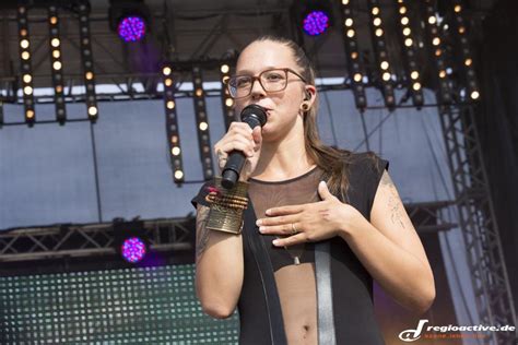 Stefanie heinzmann (born march 10, 1989 in eyholz, valais, switzerland) is a swiss soul singer. Stefanie Heinzmann für das Schlossgrabenfest 2016 in ...