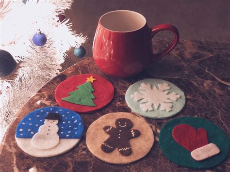 I've seen some cute felt coasters on etsy lately, but. Weird Louise - DIY - Easy Holiday Felt Coasters - DIY