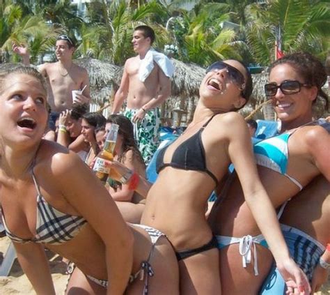 The only thing that i thought was good was snoop dogg's funny remarks towards the contestants. Spring Break Girls (62 pics)