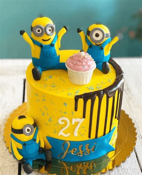 For this cake i used 20cm (7.87 inches) round cake tins and trimmed them down to 16cm (6.3 inches). 50 Minions Cake Design Images (Cake Idea) - 2020 | Minion ...