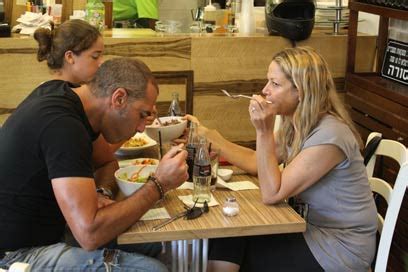 אלא שבמקביל חזרה חיימוביץ' למסך הטלוויזיה בשבוע האחרון כעיתונאית המגישה את תוכנית. החיים שאחרי: מיקי חיימוביץ' משפחתית