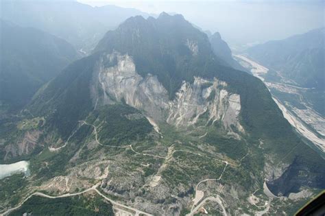 East sea (chinese literature), one of the four seas, a literary name for the boundaries of china. BeLi: 海嘯能到多大?(中文字幕)