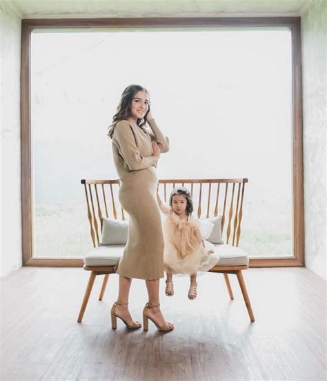 Happy eid mubarak (selamat hari raya). Daftar Artis yang Sedang Berbahagia Hamil Anak Kedua, Ibu ...