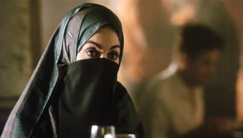 Tonton trailer & pelajari selengkapnya. Review Film : Ayat-Ayat Cinta 2