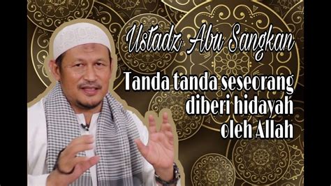 Kritik yang membangun dibutuhkan untuk memaksimalkan potensi dan hasil kerja kita, tapi tidak demikian pola pikir yang ada dalam kepala orang egois. Ustadz Abu Sangkan "Tanda tanda seseorang diberi hidayah ...